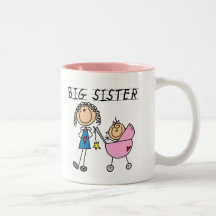 Große Schwester mit kleine Schwester-T-Shirts und  Kaffee Tassen
