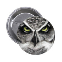 Großes gehörnte Eulen-Tiger-Eulen-Holzkohlen-Zeich Anstecknadelbutton