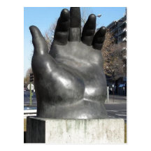 Hand. Skulptur durch Fernando Botero (B. 1932) in  Postkarte