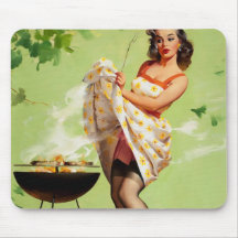 Heiße Grill-Zeit - Retro Pin herauf Mädchen Mauspads