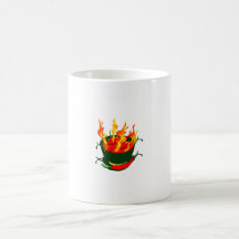 Heiße Paprikaschoten in den grünen Schalenflammen Kaffeetassen