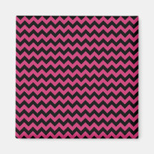 Heißes magentarotes rosa und schwarzes Zickzack Mu Kühlschrankmagnete