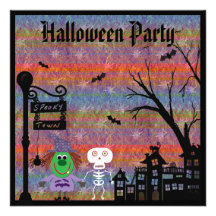 Hexe u. Skeleton gespenstisches StadtHalloween-Par Individuelle Einladungskarte