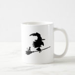 Hexe-und Katzen-Silhouette-Fliegen auf Broomstick Tasse