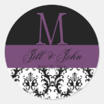 Hochzeits-Monogramm nennt das lila Datums-Damast-S Sticker
