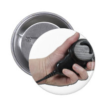 HoldingMicrophone020511 Anstecknadelbutton