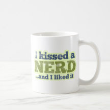 Ich küsste einen Nerd und ich mochte es Teetasse