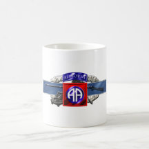 im Flugzeug Abteilung 11C 82. Kaffeehaferl