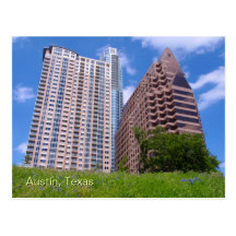 Im Stadtzentrum gelegenes Austin mit Bluebonnets Postkarte