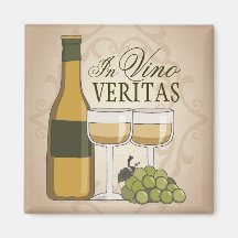 Im Vino-Veritas-Wein-Flaschenglas u. den Trauben Kühlschrankmagnet