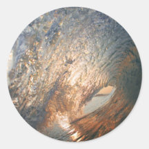 Innerhalb der surfenden Welle des Rohrs Runder Sticker