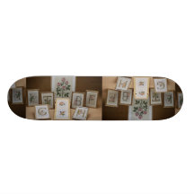 Inspirieren der gestickten Initialen in den Rahmen Personalisierte Skateboarddecks