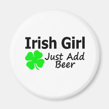 Irisches Mädchen addieren gerade Bier Magnets