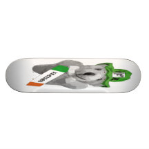 Irland, irischer Kobold-Teddybär, Teil B&W Skateboardbrett