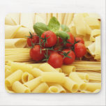 Italienische Küche. Teigwaren und Tomaten Mauspads