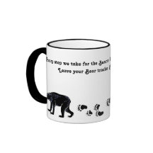 JEDER SCHRITT, DEN WIR FÜR DIE BÄREN UNTERNEHMEN KAFFEETASSE