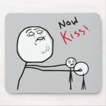 Jetzt Kuss-Raserei-Gesichts-Comic Meme Mousepads