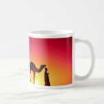 Kamel und Fahrer am Sonnenuntergang, Indien Kaffeetasse