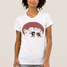 Kämpfendes Ninjas, das T-Shirt der aufpassenden Pa