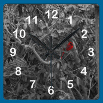 Kardinal in einer Baum-Wand-Uhr wanduhren