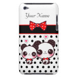 Kawaii Pandas mit rotem Bogen auf Tupfen Barely There iPod Etuis