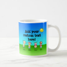 Kinder, die draußen an einem sonnigen Tag spielen Kaffeetassen