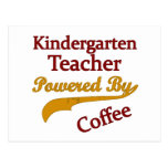 Kindergärtnerin angetrieben durch Kaffee Postkarte