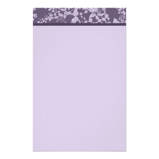 Klassisches lila Papiermit blumenbriefpapier Bedrucktes Papier