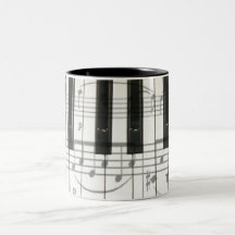 Klavier-Tastatur und Musiknoten Tasse