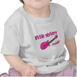 Kleine Schwester-Felsen! mit rosa Gitarren-T-Shirt