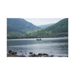 Kleines Fischerboot auf dem Loch Galerie Gefaltete Leinwand