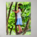 Kleines Mädchen, das im Baum spielt Plakat