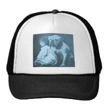 Kleines Mädchen und ihr Bulldoggen-Vintager Objekt Netzcap