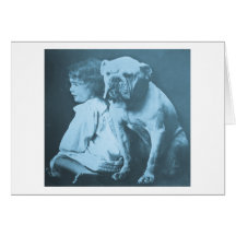 Kleines Mädchen und ihr Bulldoggen-Vintager Objekt Karte
