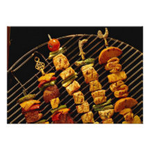 Köstliches Kebobs auf Grill Einladungen