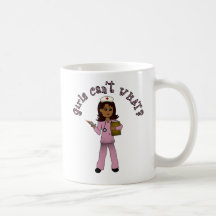 Krankenschwester im Rosa scheuert sich (Dunkelheit Tee Tasse