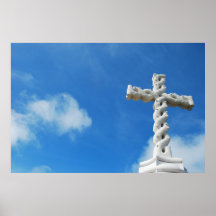 Kreuz in den Wolken und im blauen Himmel Plakat