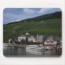 Kreuzfahrtboot auf Mosel-Fluss, Bernkastel Kues, G Mauspad