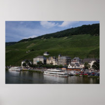Kreuzfahrtboot auf Mosel-Fluss, Bernkastel Kues, G Plakatdruck