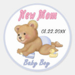 Kriechender Teddy - junge Mutter des Jungen Runder Sticker