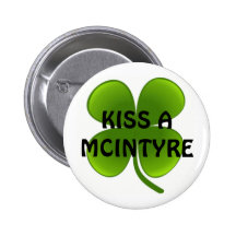 KÜSSEN SIE EINEN MCINTYRE ANSTECKNADELBUTTON