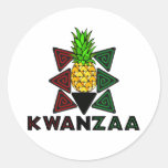 Kwanzaa-Ananas - erste Frucht Runde Sticker