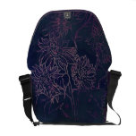Lila Blumen auf Lila Kuriertaschen