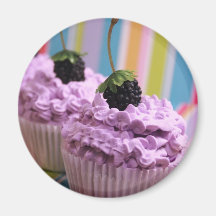 Lila kleine Kuchen Kühlschrankmagnete