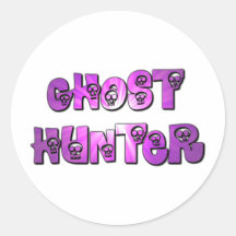 lila und weiße Schädel des Geistjägers Stickers