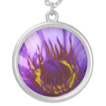 Lila Wasser-Lilie Personalisierter Schmuck
