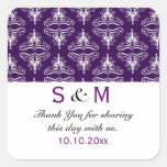 Lila weißer Damast danken Ihnen Monogramm-Hochzeit Sticker