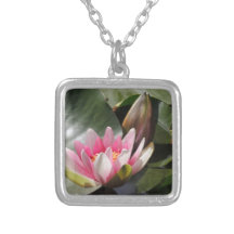 Lilien-Auflage und Blume Amulett