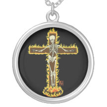 Loderndes Skeleton Kruzifix auf einem Pyre Selbst Gestalteter Schmuck