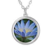 Lotos-Blume und -bedeutung Personalisierter Schmuck